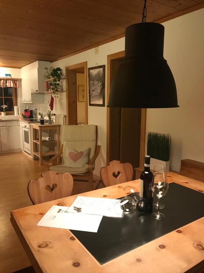 Ferienwohnung Uf Z'Enisch Klosters Kültér fotó